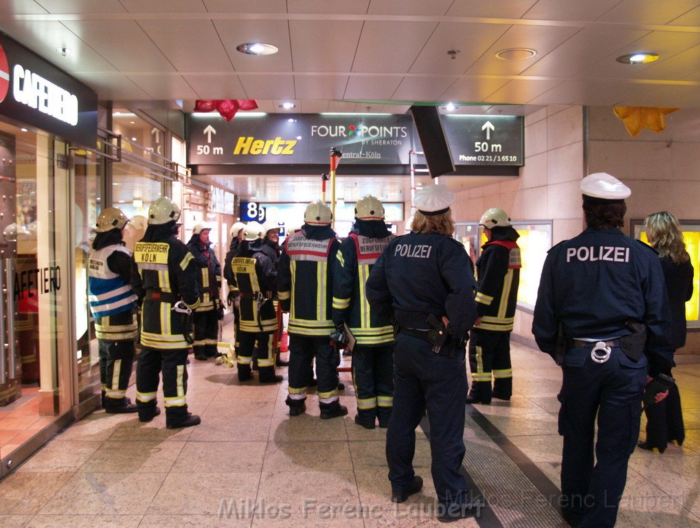Halogenlampe durchgebrannt Koeln Hauptbahnhof P12.JPG